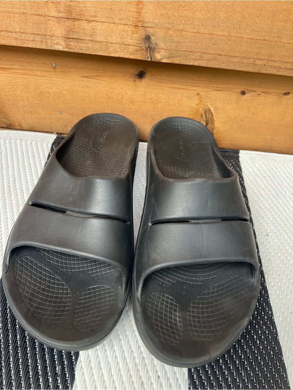 Men's Black Oofos Recovery Slide Sandals - Comfortable Everyday Slip-Ons